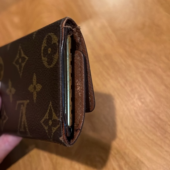 Louis Vuitton 5 Key Holder - Picture 4 of 10